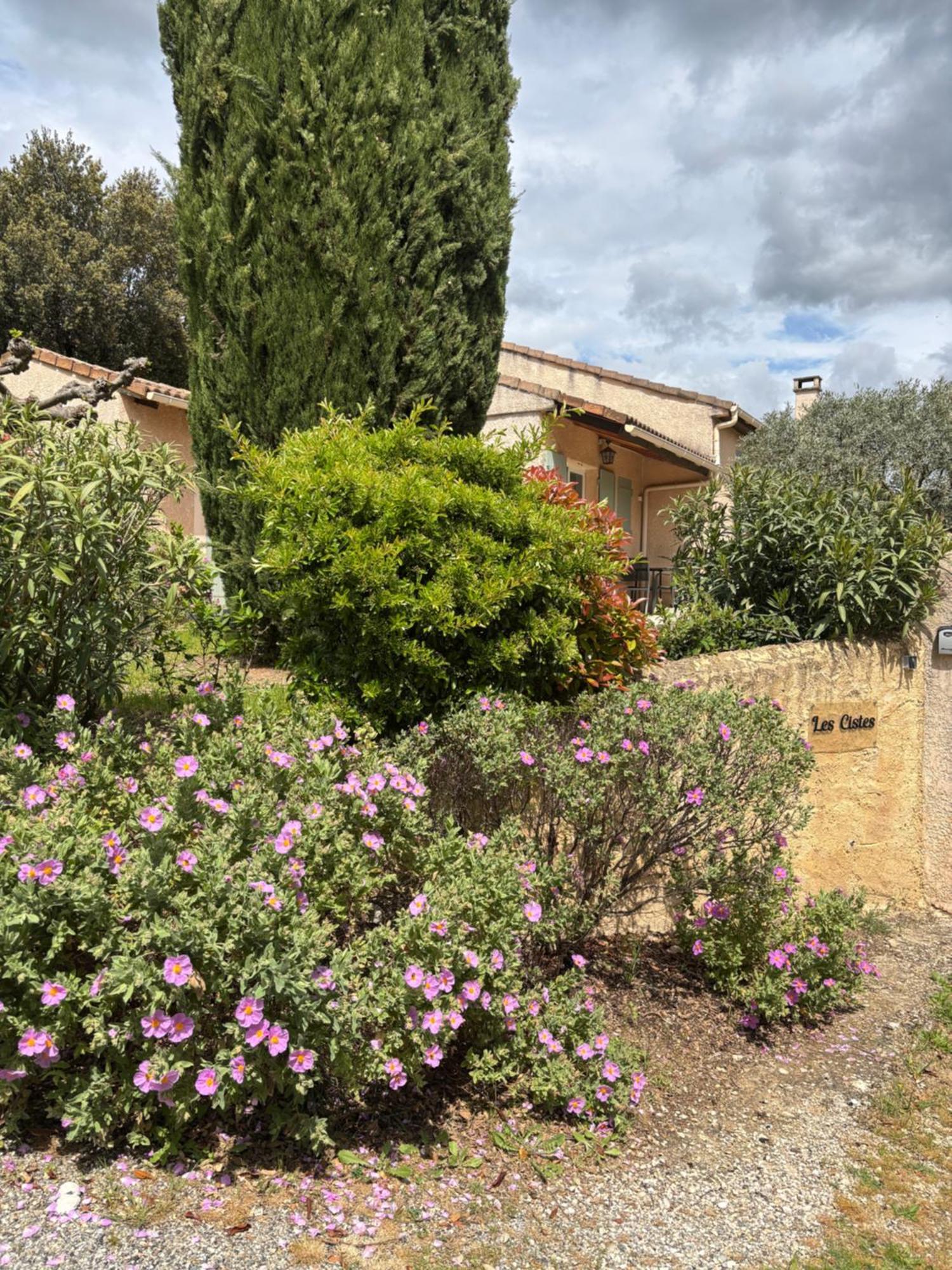 Les Cistes Lioux Exterior foto